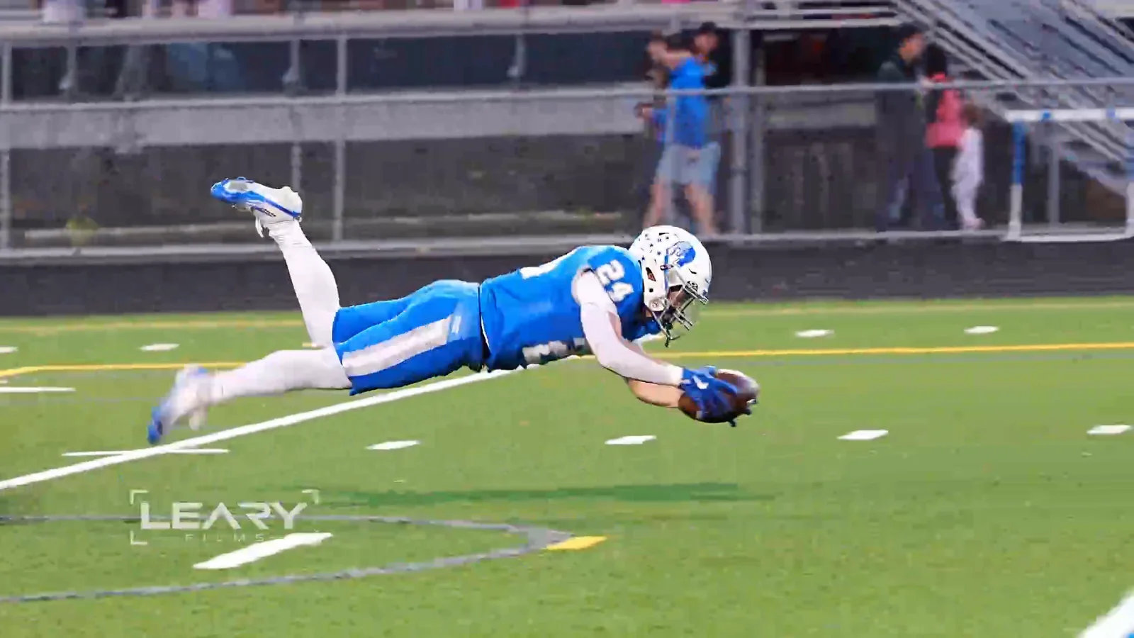 Brainerd number 24 fully extended in a diving catch